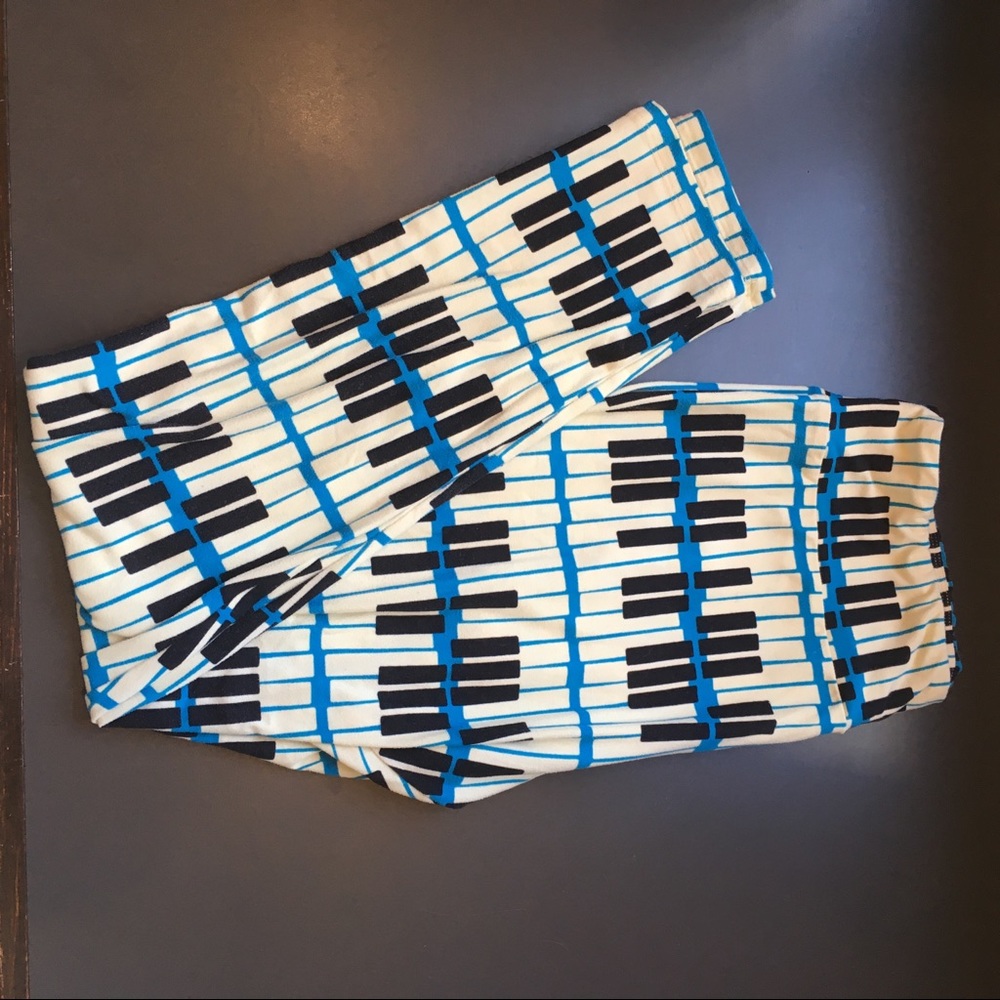 LuLaRoe Tall and Curvy Page Side Rage Side legging